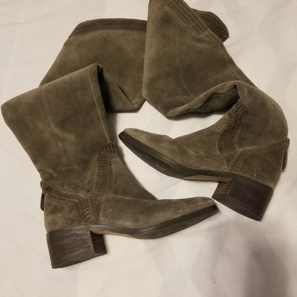 NWOT Vince Camute Karinda Over the Knee Boot Size 5M Color Olive Green/Gray